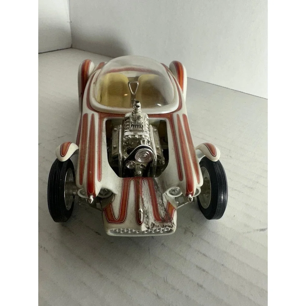Mattel Beatnik Bandit Diecast Car White Red 2001 Toy Vehicle